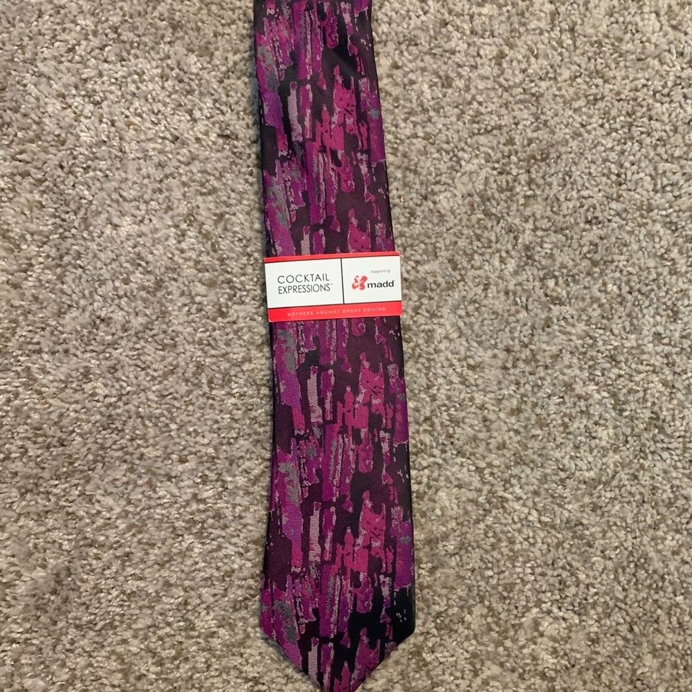 BRAND NEW TIE on SALE 👔🔥
